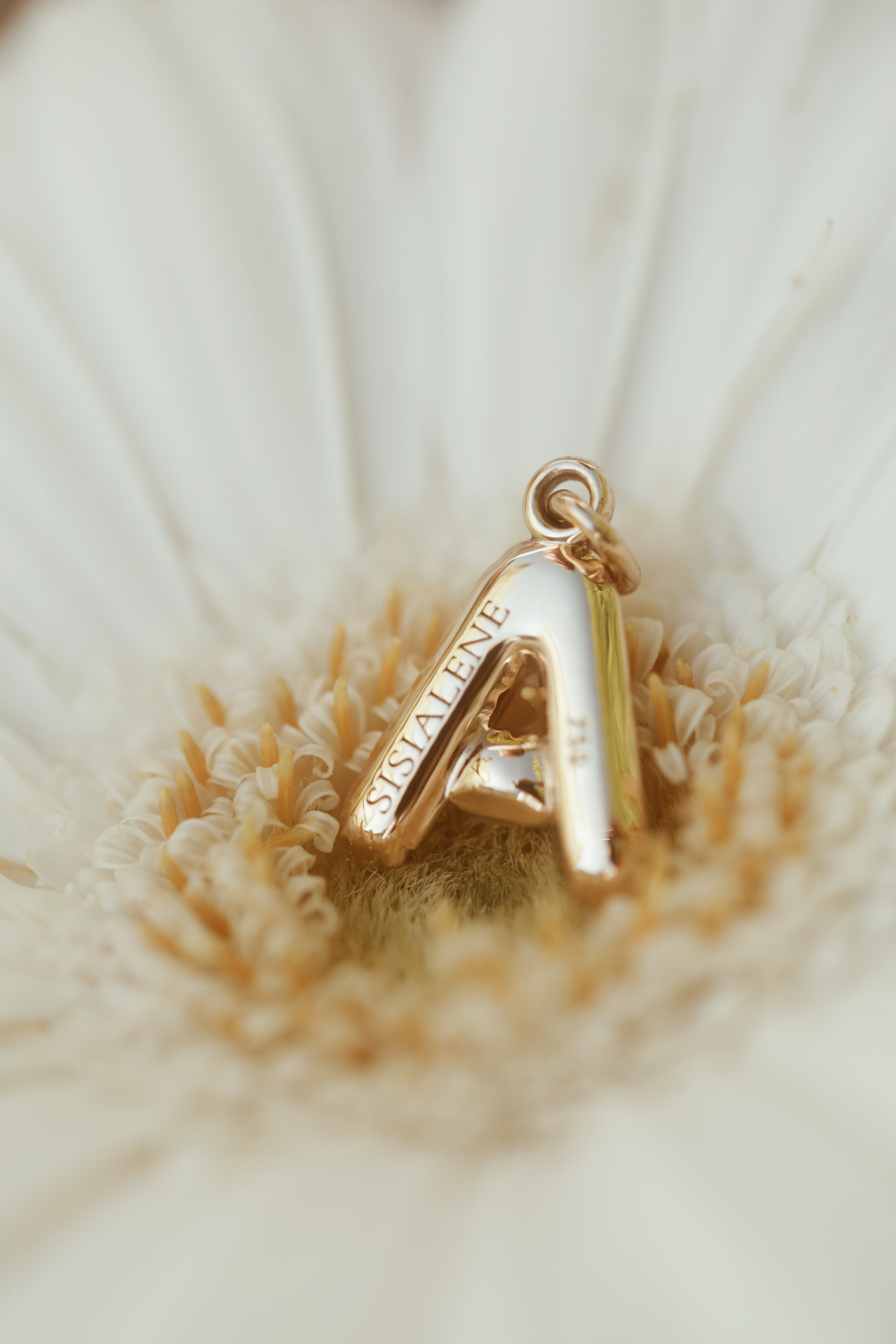 minimalist jewellery by SISIALENE
