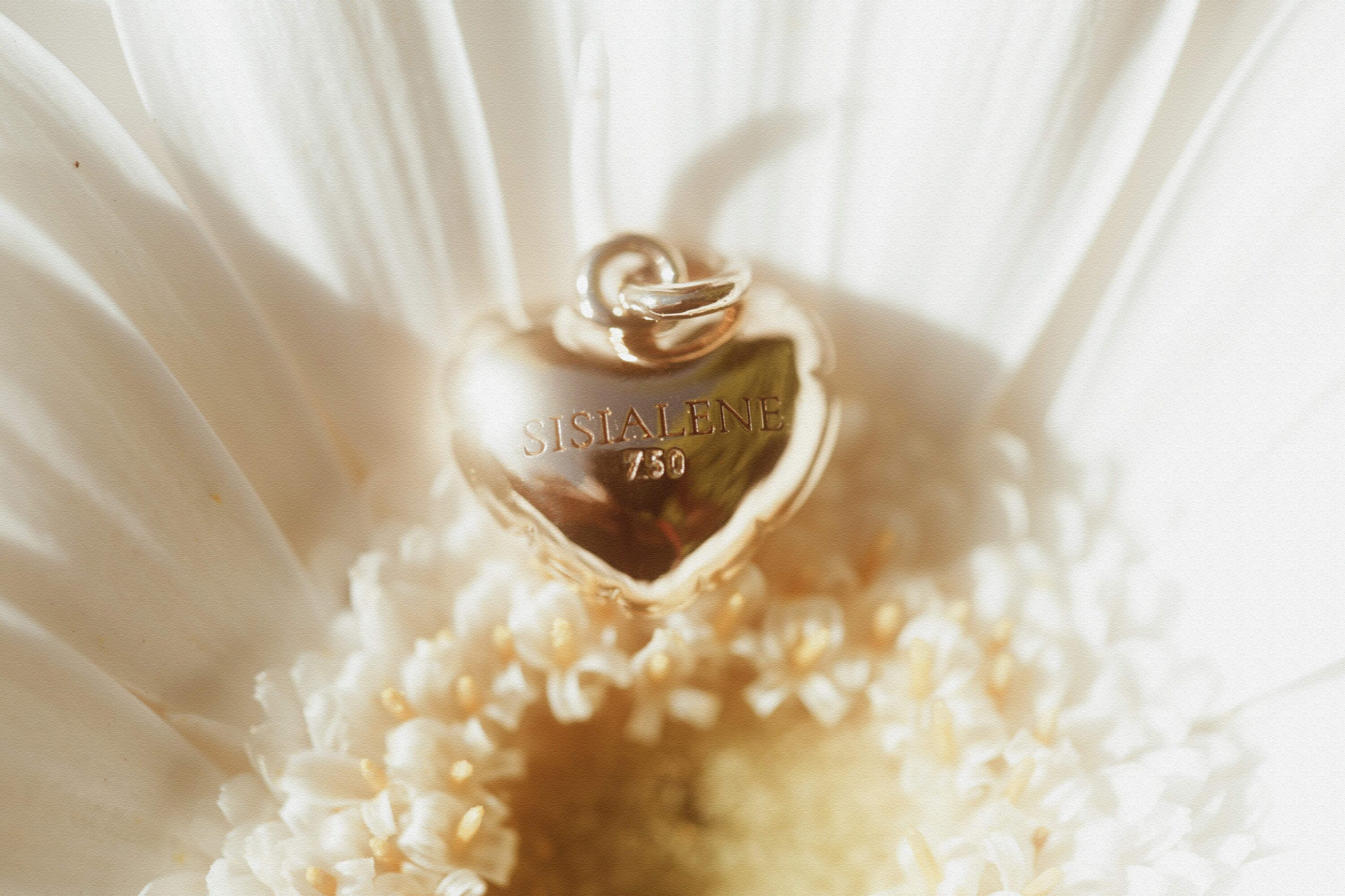 minimalist jewellery by SISIALENE